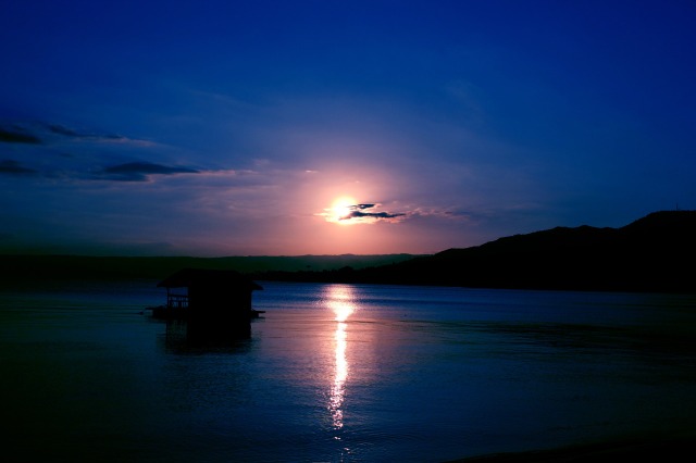 blue-sunset-background